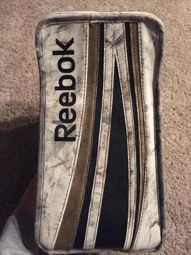 Reebok 18K Goalie Blocker White/blk/gold Regular Junior Size 8-11 yr old
