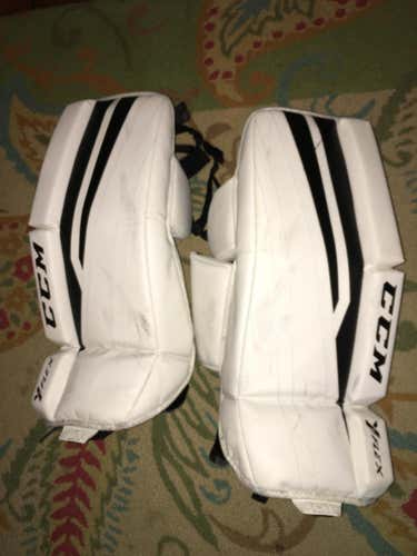 CCM Goalie Leg Pads Youth 22 inch Excellent condition