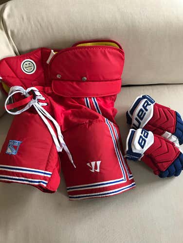 New York Rangers Pro Hockey Set - Pants , Gloves