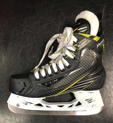 New CCM Tacks Classic Size 4