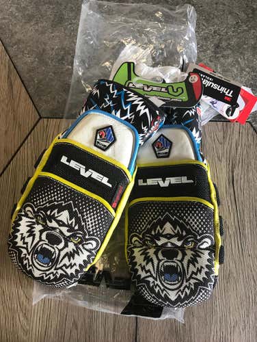 Level Glove Worldcup -CF Mitt - Size 8.5 - ML