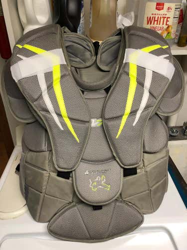 Vaughn Velocity V7 XF Pro Carbon Chest and Arm Protector Goalie Chest Protector Senior