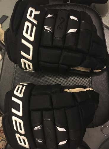 Bauer 2n Gloves *lightly Used*