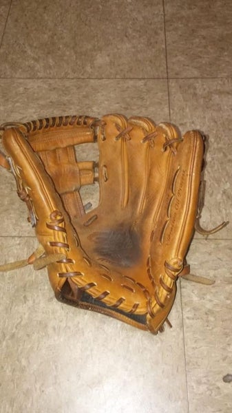 Mizuno Glove