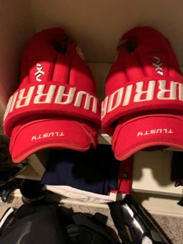Red Carolina Hurricanes AX1 Tlusty Gloves