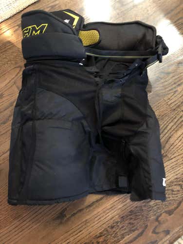 CCM 4052 Pro - Junior Large