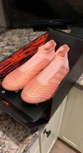 Like New Laceless Adidas 18.1