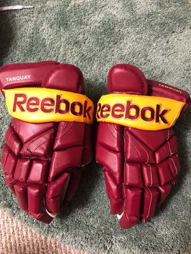 Calgary Flames Gloves