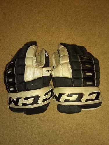 BLACK and WHITE CCM 4R Pro II Gloves