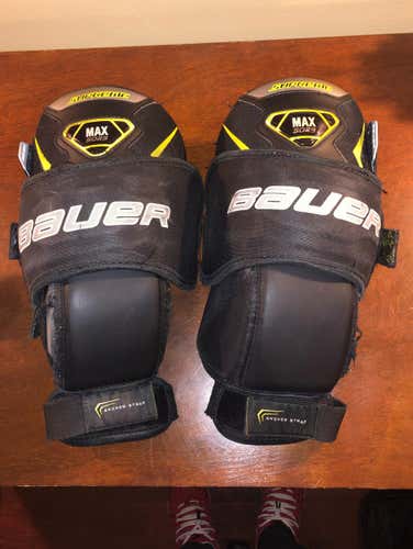 Bauer NXG knee Pads