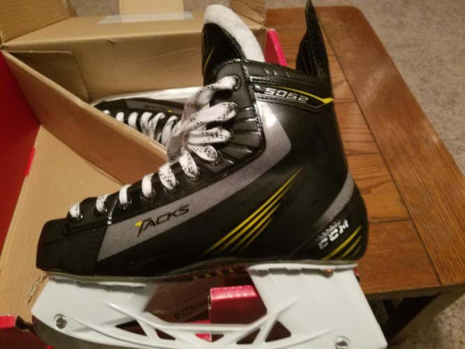 New CCM Tacks 5052 Skates Senior Size 6.5
