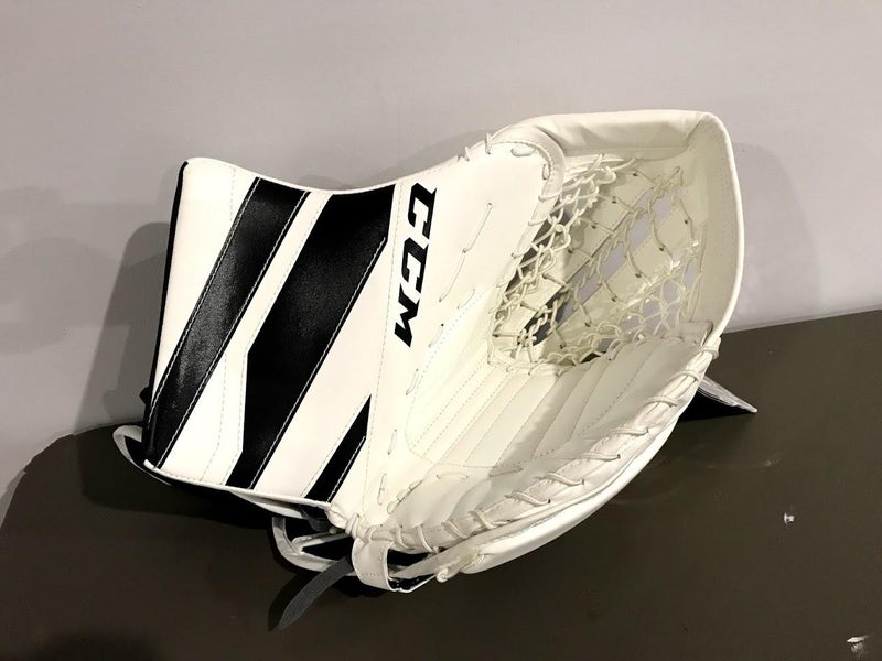New CCM Extreme Flex III E3.5 Goalie Catcher Glove Regular Senior