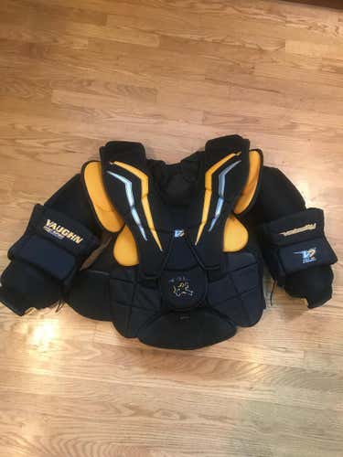 Vaughn Velocity V7 XF Pro Carbon Chest and Arm Protector Goalie Chest Protector Senior