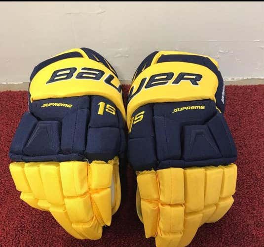Michigan Wolverines Bauer 1S Gloves & Nike Maize Socks