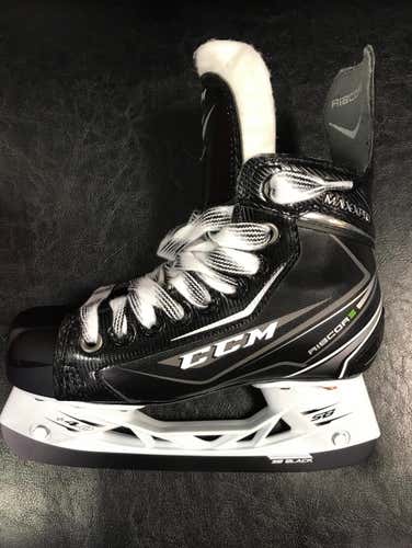 New CCM Ribcor Maxx Pro Jr Skate Size 1