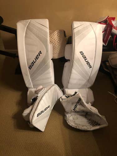 Bauer vapor Pads And Gloves