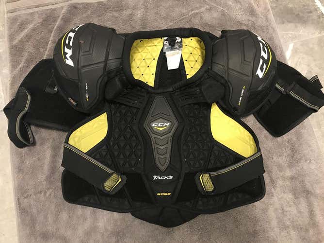CCM Tacks Shoulder Pads- Size M