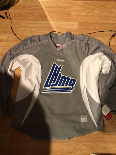 brand new qhjml practice jersey with fight strap