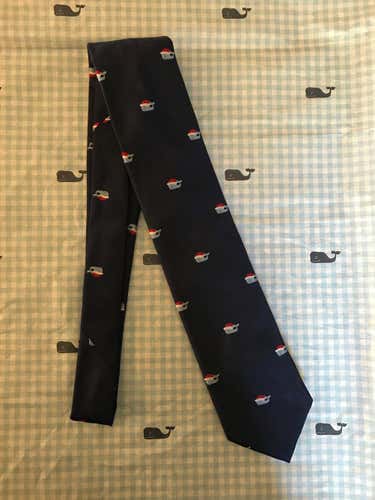 Brand New Vineyard Vines Christmas Tie