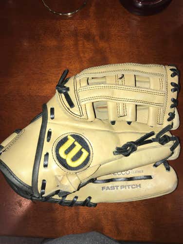 Wilson A1000 Fast Pitch Softball Glove