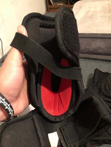 CCM RBZ 110 Elbow Pads