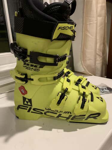 Fischer RC4 100 Full Vacuum Boots