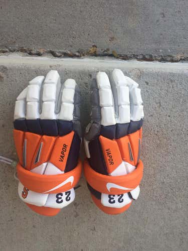Syracuse game worm gloves