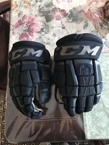 CCM U+12 Gloves Senior