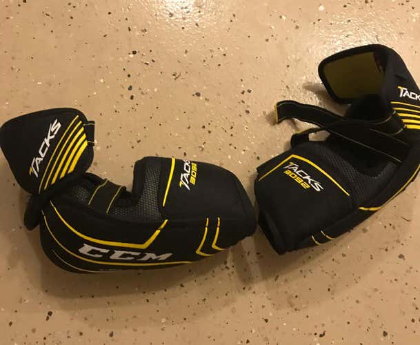 CCM Elbow Pads