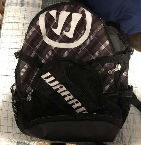Warrior Lacrosse Equipment Bag (Helmet Clips On Outside)
