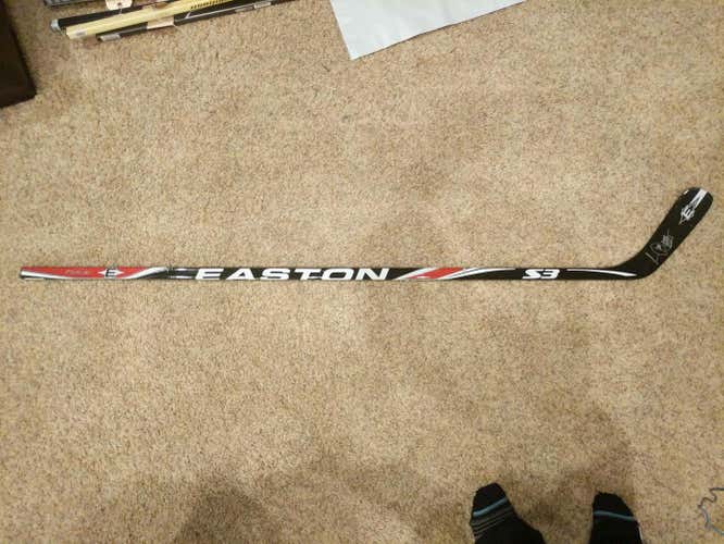 Luc Robitaille Autographed Los Angeles Kings New Easton Stick Lefty Mid 81 - 85 Senior