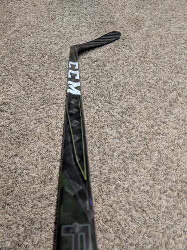 CCM Trigger ASY Stick - Senior Right (R) - P29 Curve 75 Flex