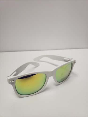 Tomahawk Shades, White (pepperwoods style)