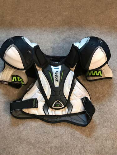 Reebok 11k Shoulder Pads Size Medium Pro Stock Item# PWE21