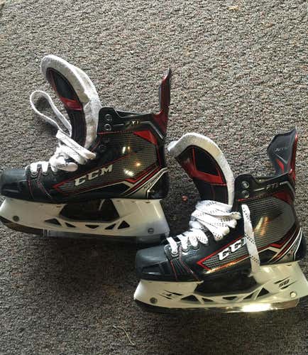 CCM FT1 Size 9.0 D Skates
