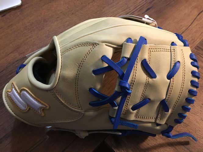 New SSK White Line Glove Adult