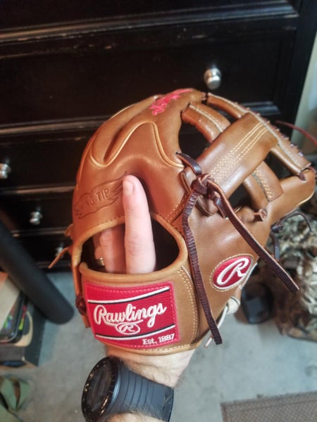 Rawlings Heart of the Hide Wing Tip Glove
