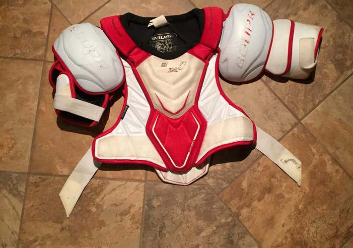 Bauer APX2 Shoulder Pads