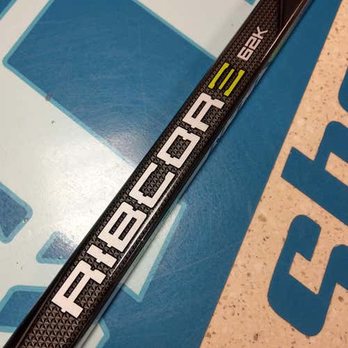 New CCM Ribcor 62K / Right P28 McDavid 50 Flex Junior Stick