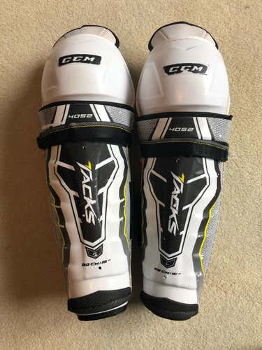 CCM 4052 Tacks Shin Guard