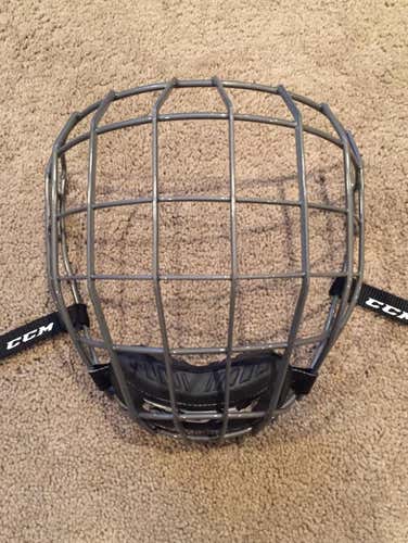 CCM FM680 LARGE CAGE GUNMETAL GREY (NEWEST CCM MODEL) (LIKE NEW)