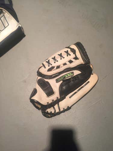 Louisville Slugger Zephyr Glove High School & College