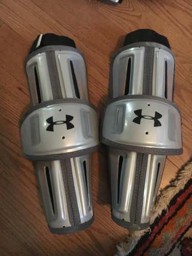 Under Armour Arm Pads