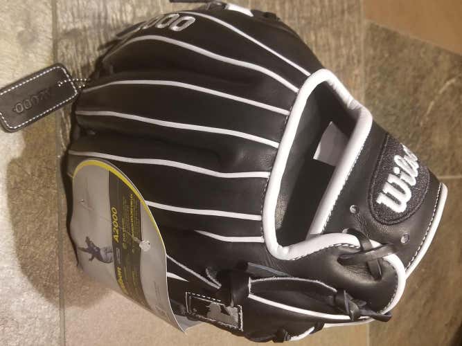 NWT Wilson A2000 1788 Infield Glove 11.25 - B&W - FSOT