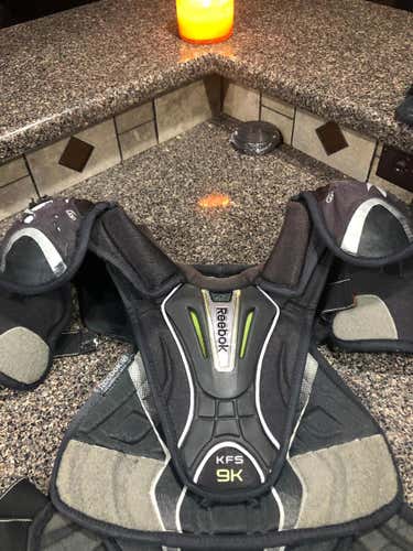 Reebok 9K Shoulder Pads Junior
