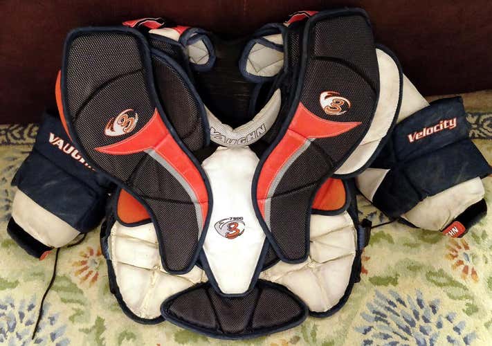 Vaughn 7500 Velocity 3 Goalie Chest Protector Senior MEDIUM In good shape