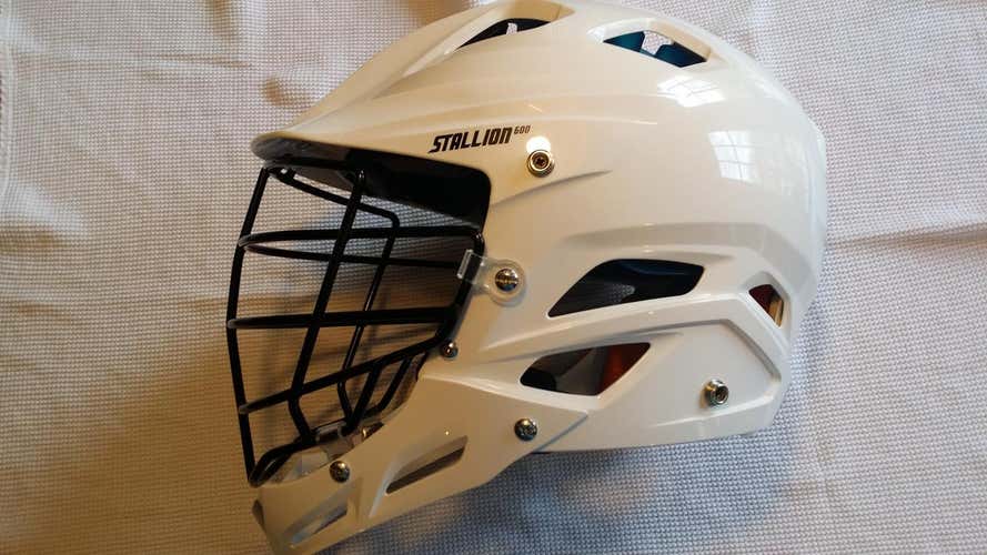 STX Stallion 600 Helmet Adult L new w/o tags