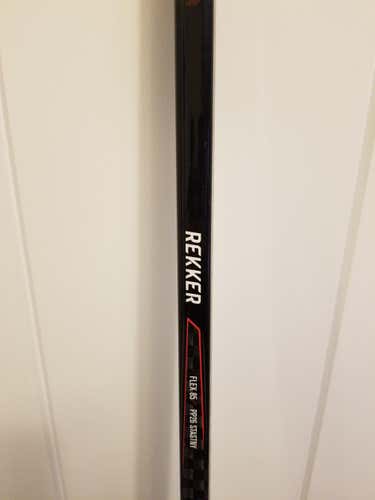 Sher-Wood Stick Righty Mid 81 - 85 Senior