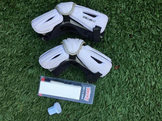WHITE STX STALLION HD ARM PADS  + FREE SPYDER GRYPZ + FREE RML BUTT END