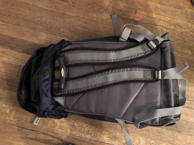 Select Sport Bag -designed to hold boots outside....handles large boots really well